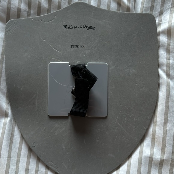 Melissa and Doug pretend play Knight costume for ages 3-6 - Picture 6 of 6